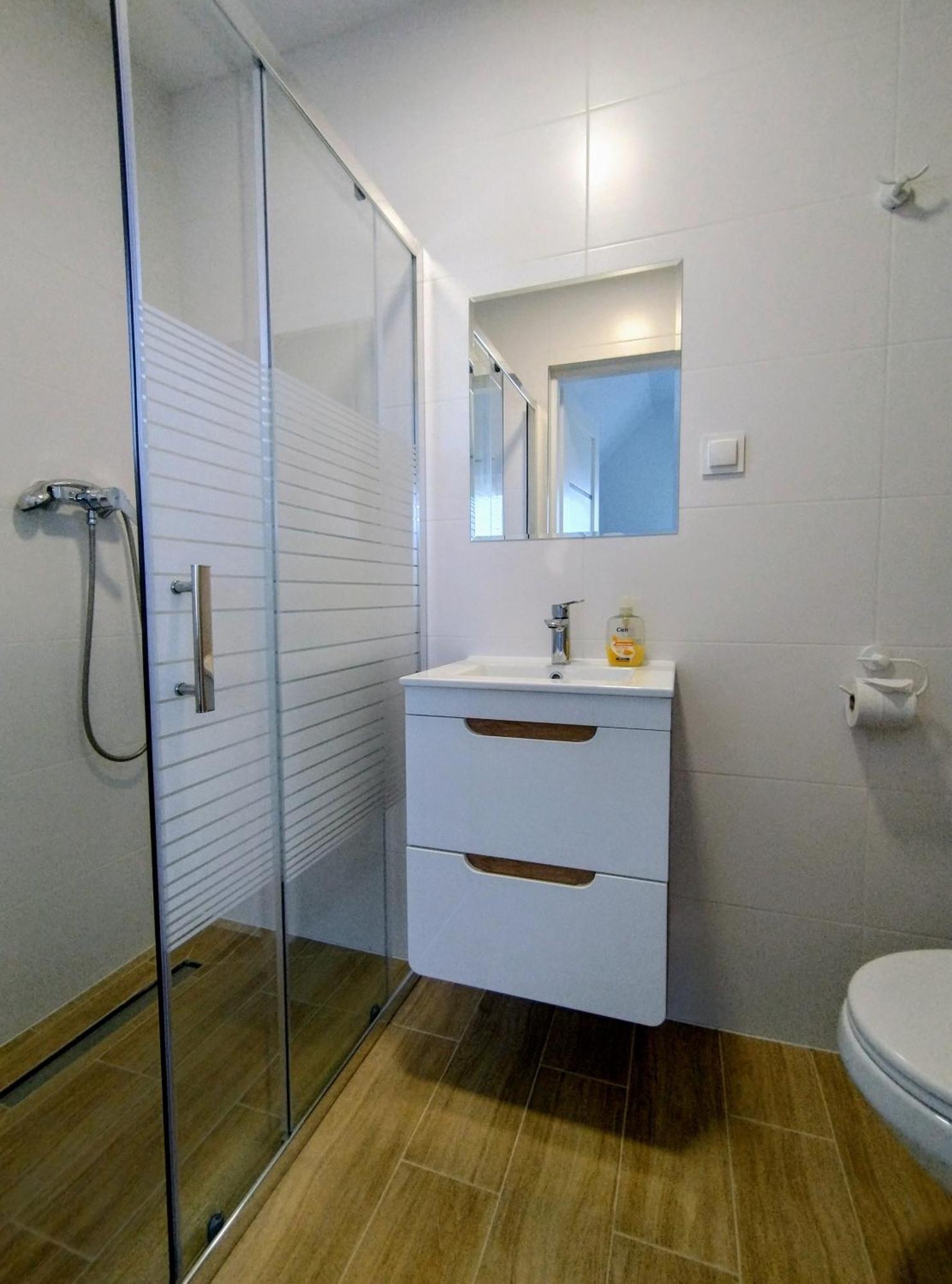 Privatunterkunft Family Homes - *